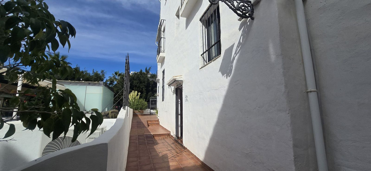 1 Bedroom Apartment for Sale in Puerto Banús — 8