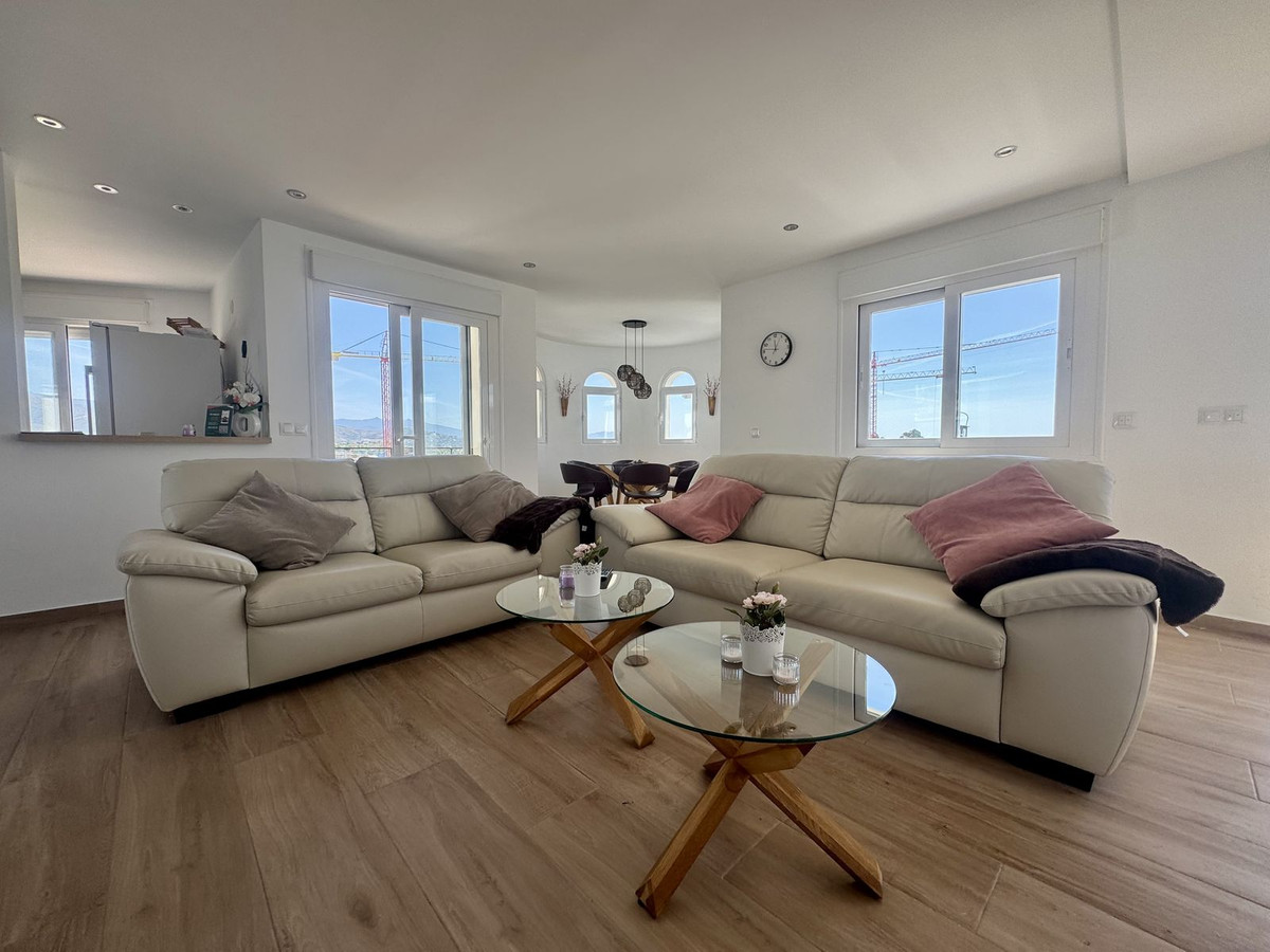 4 Bedroom Villa for Sale in Estepona — 9