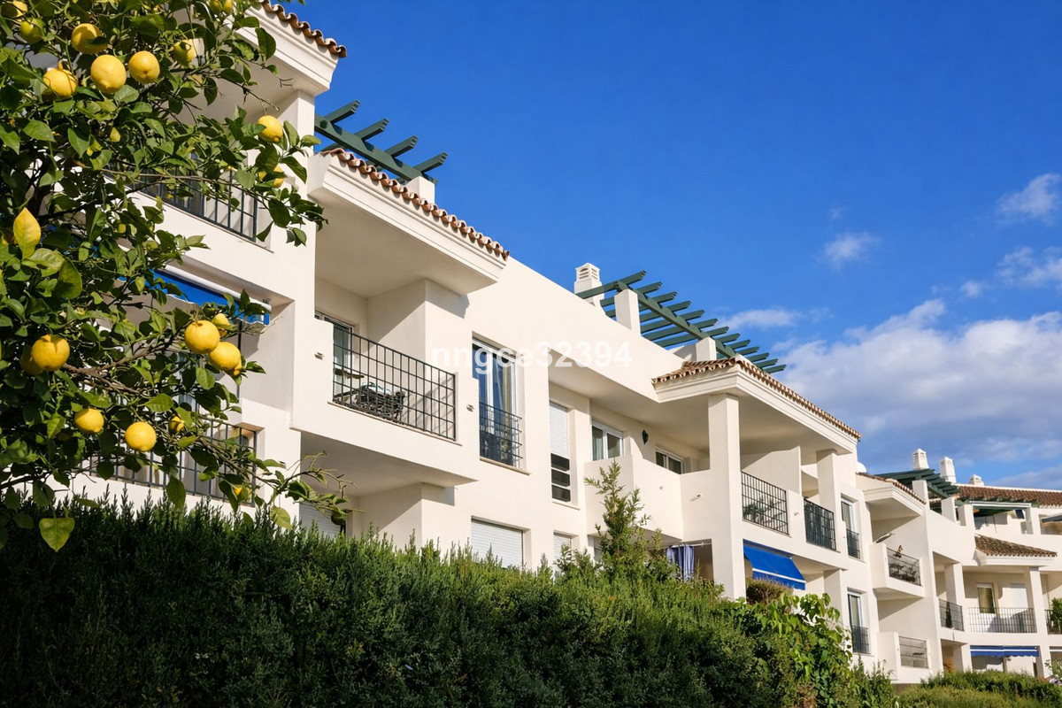 2 Bedroom Apartment for Sale in Puerto Banús — 6