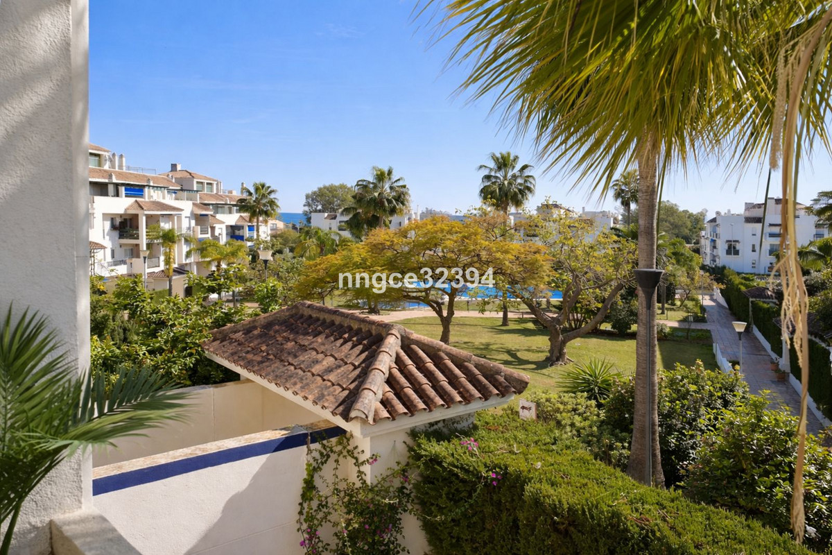 2 Bedroom Apartment for Sale in Puerto Banús — 7