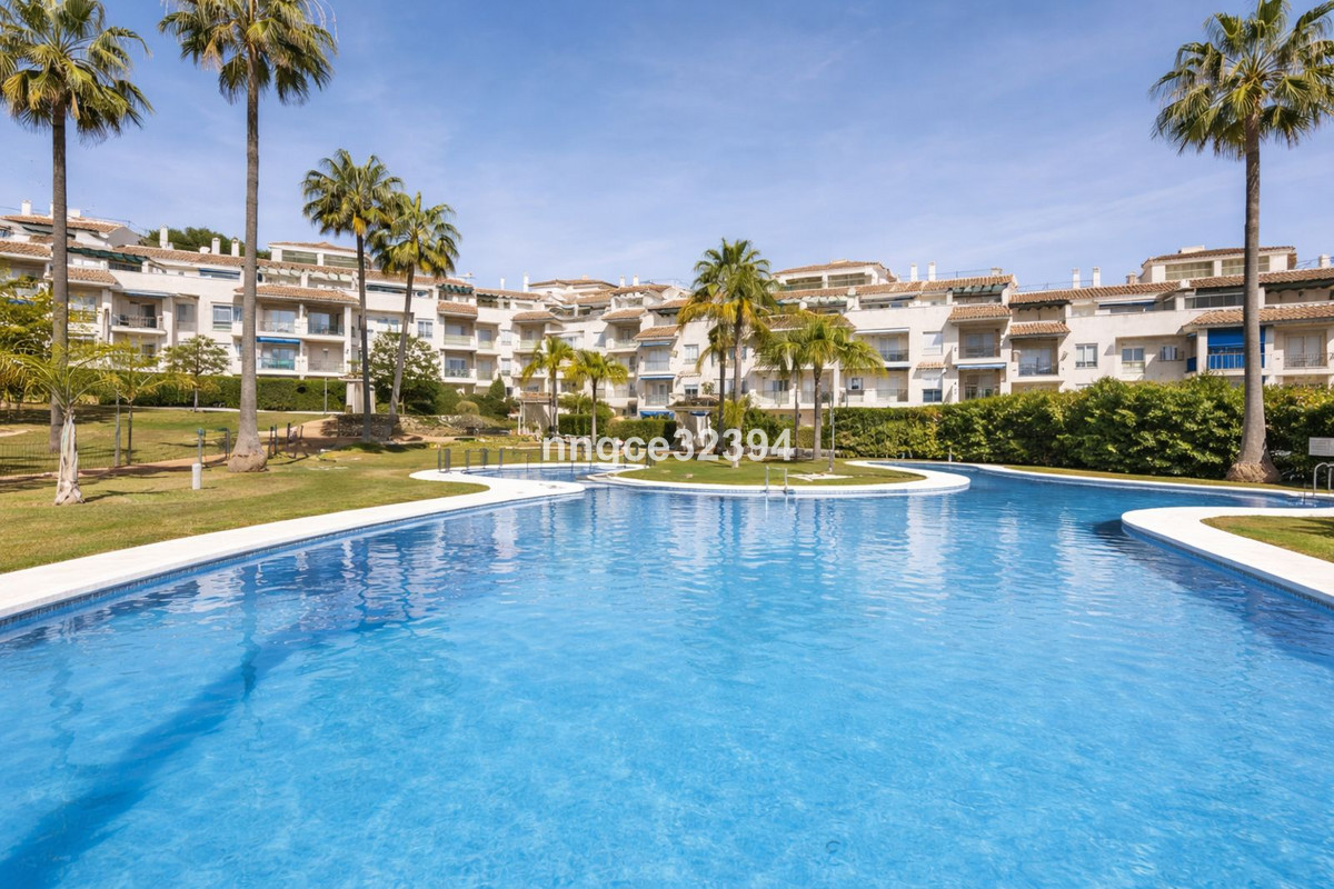 2 Bedroom Apartment for Sale in Puerto Banús — 8