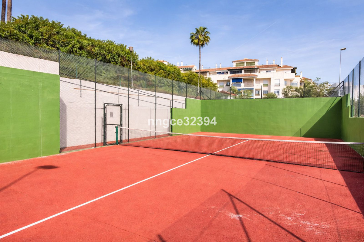 2 Bedroom Apartment for Sale in Puerto Banús — 9