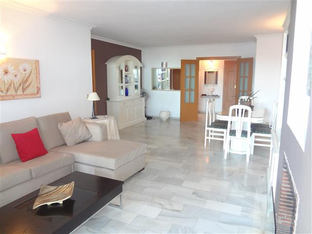3 Bedroom Apartment for Sale in Nueva Andalucía — 4
