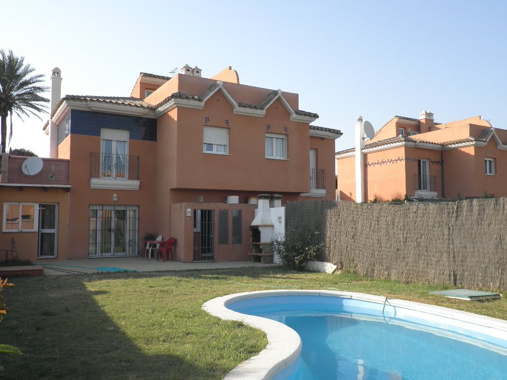 4 Bedroom Villa for Sale in Estepona