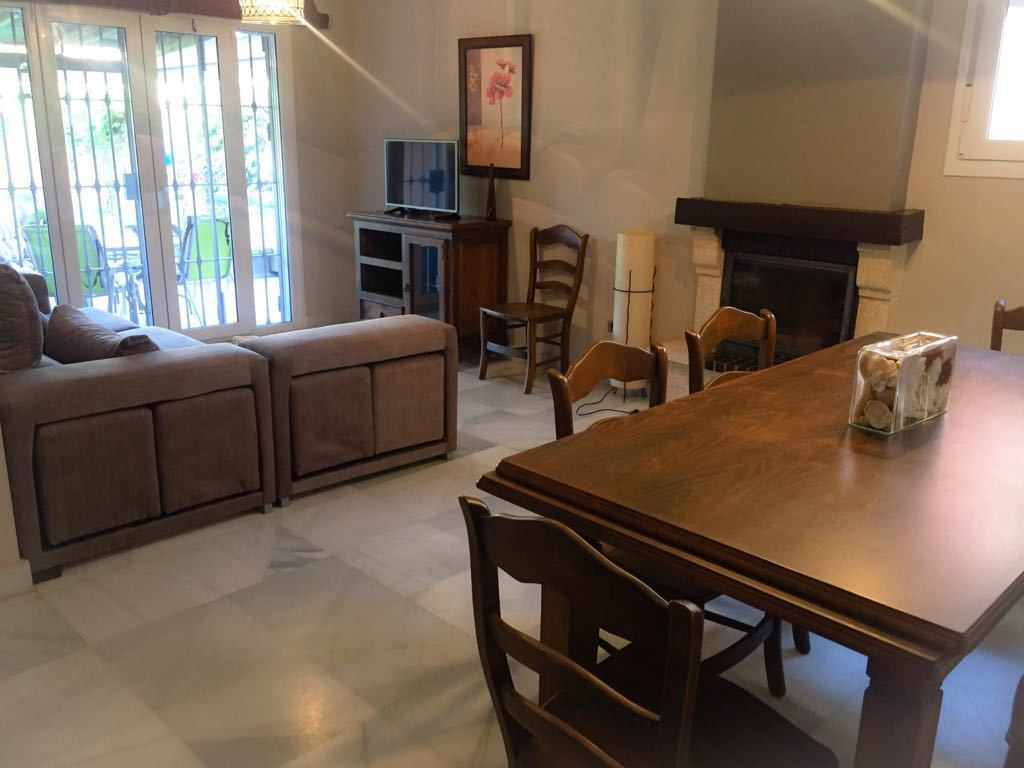 4 Bedroom Villa for Sale in Estepona — 4