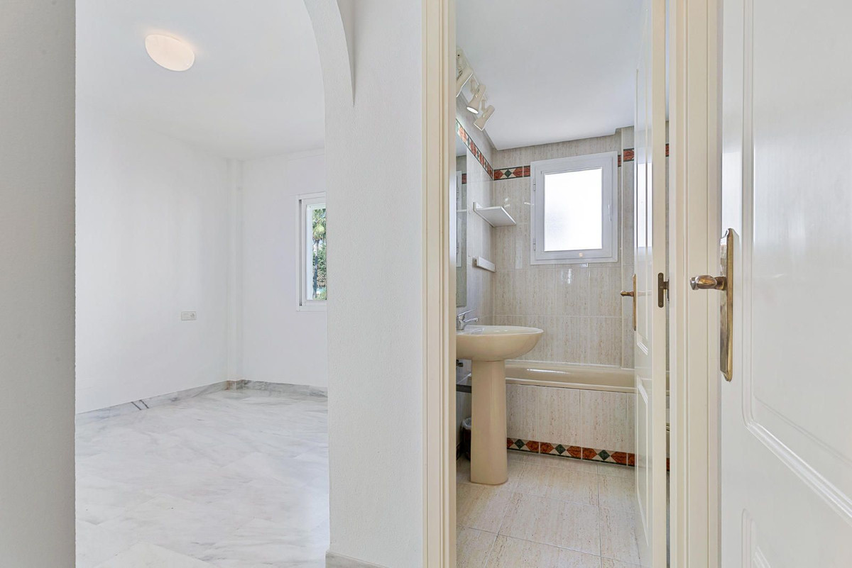 2 Bedroom Apartment for Sale in Marbella — 9