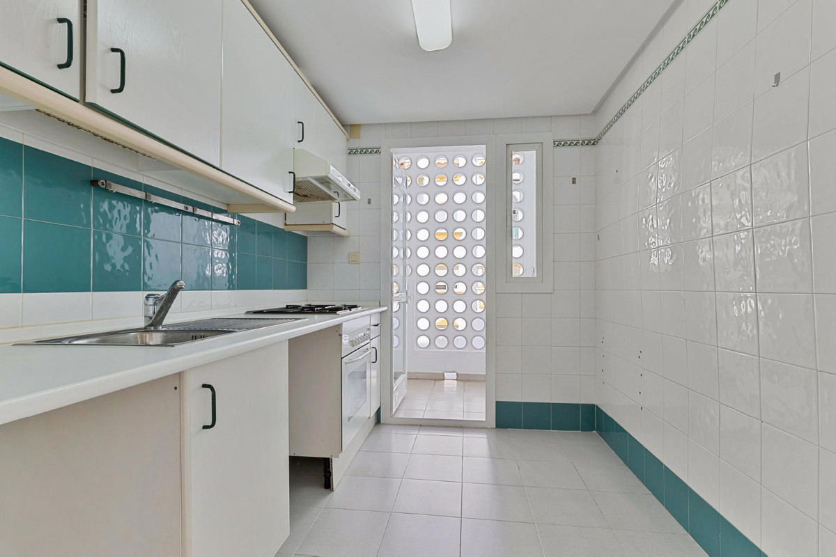 2 Bedroom Apartment for Sale in Marbella — view 10