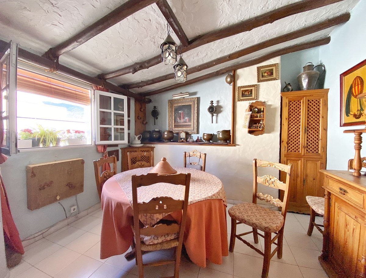 6 Bedroom Villa for Sale in Marbella — 3