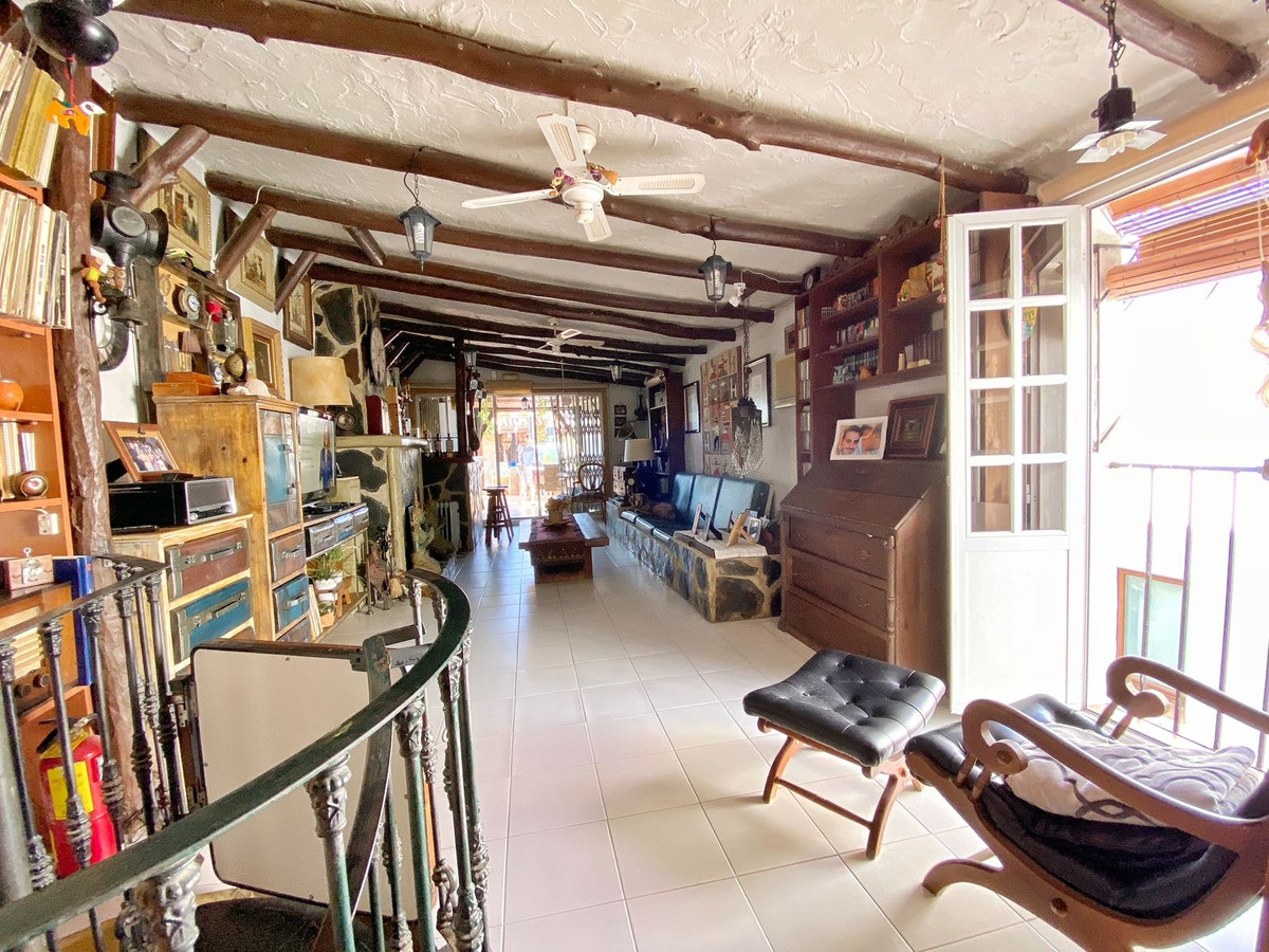 6 Bedroom Villa for Sale in Marbella — 4