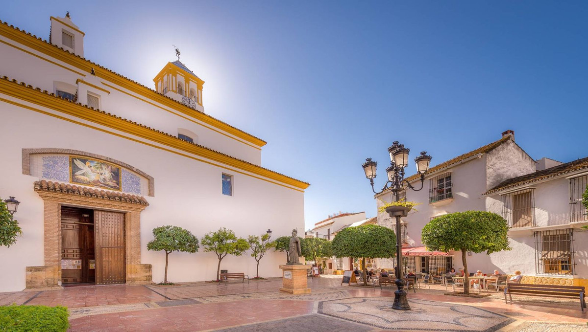 6 Bedroom Villa for Sale in Marbella — 7