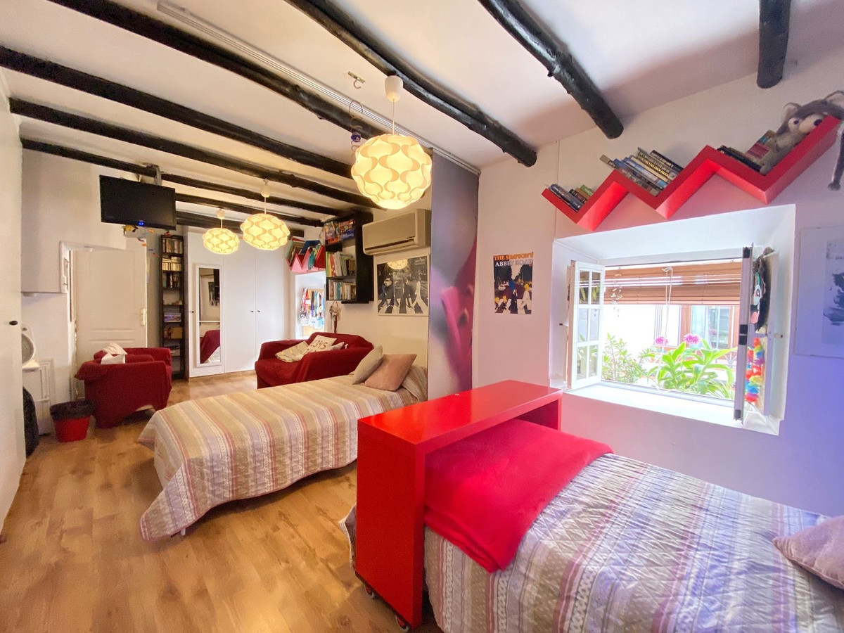 6 Bedroom Villa for Sale in Marbella — view 10