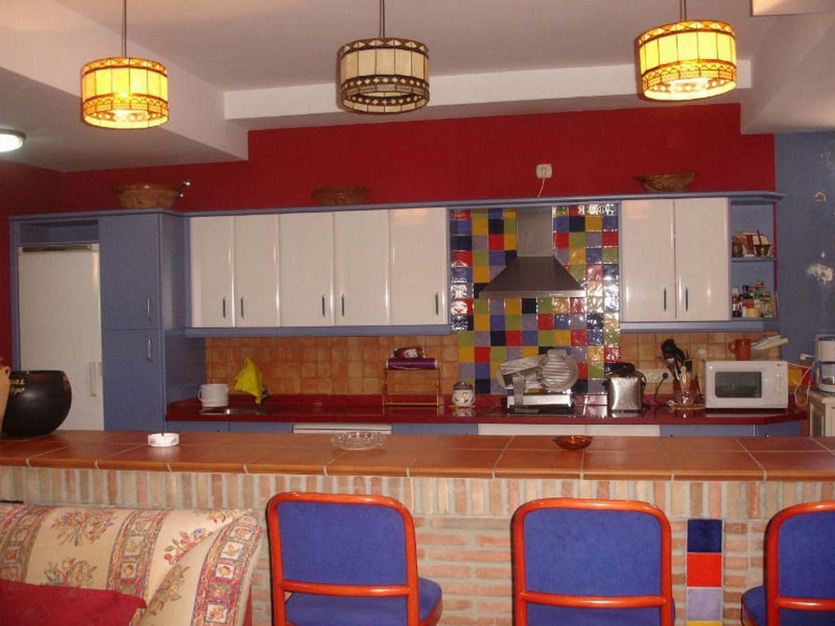 5 Bedroom Villa for Sale in Estepona — 3