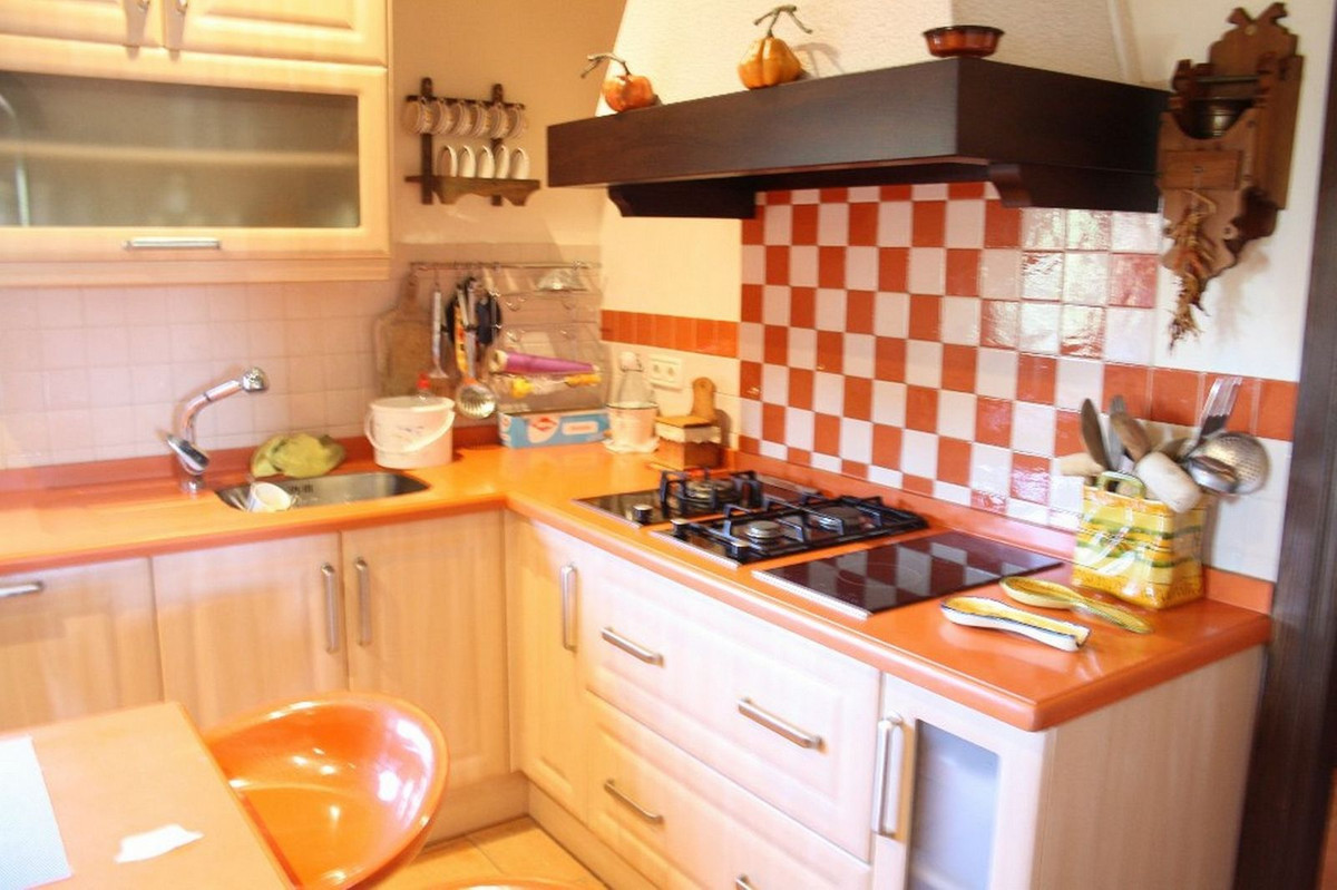 5 Bedroom Villa for Sale in Estepona — 8