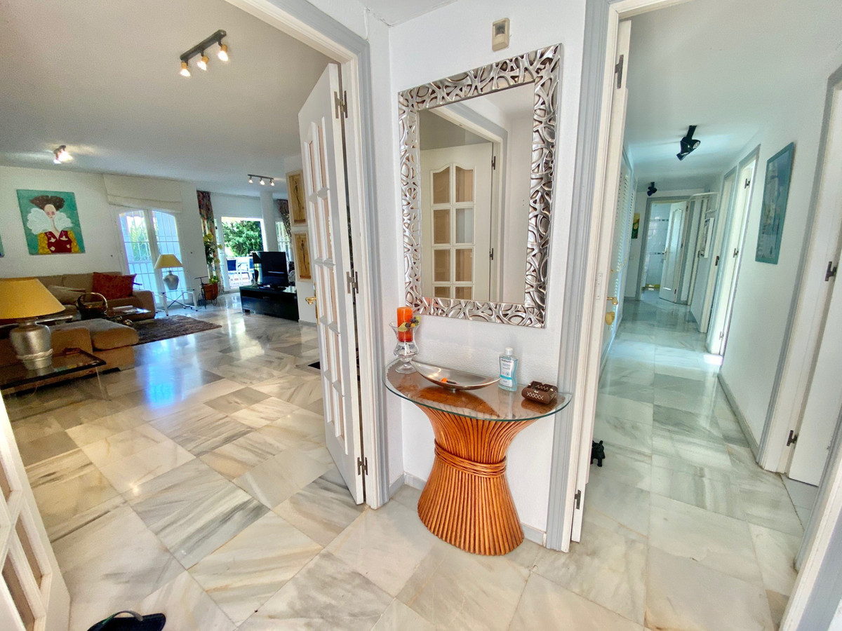5 Bedroom Apartment for Sale in Nagüeles — 5