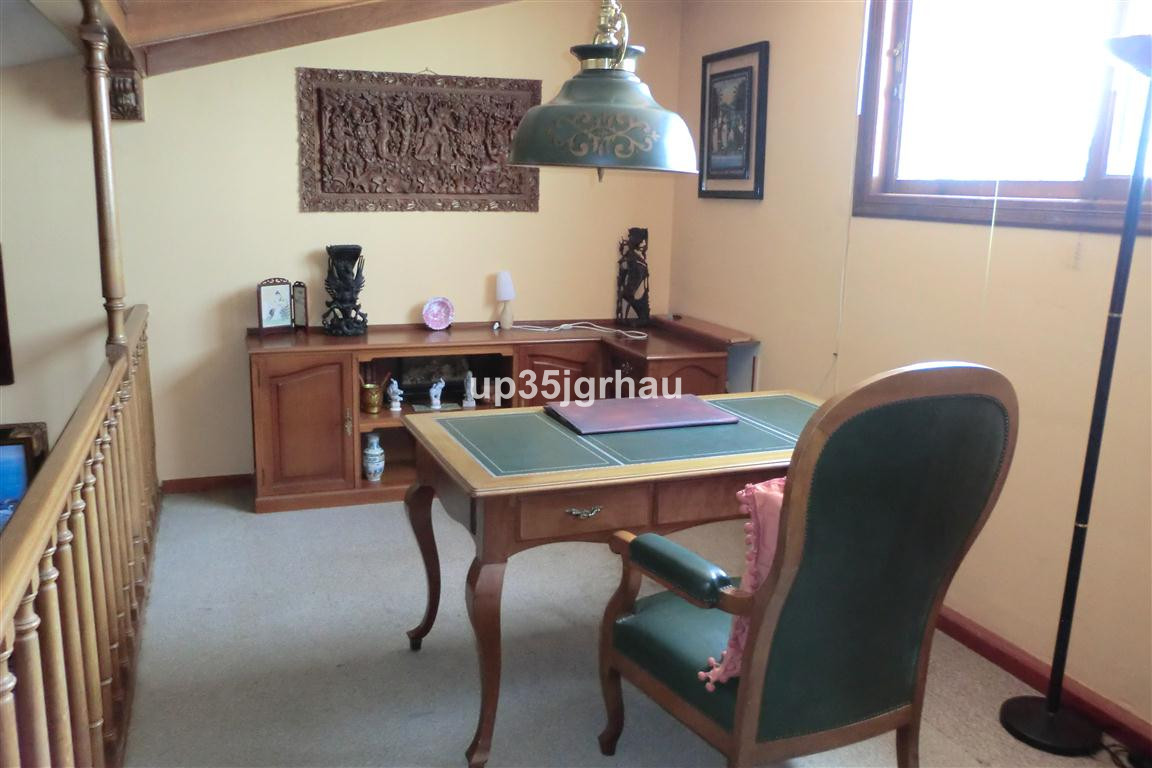 5 Bedroom Villa for Sale in Estepona — view 11