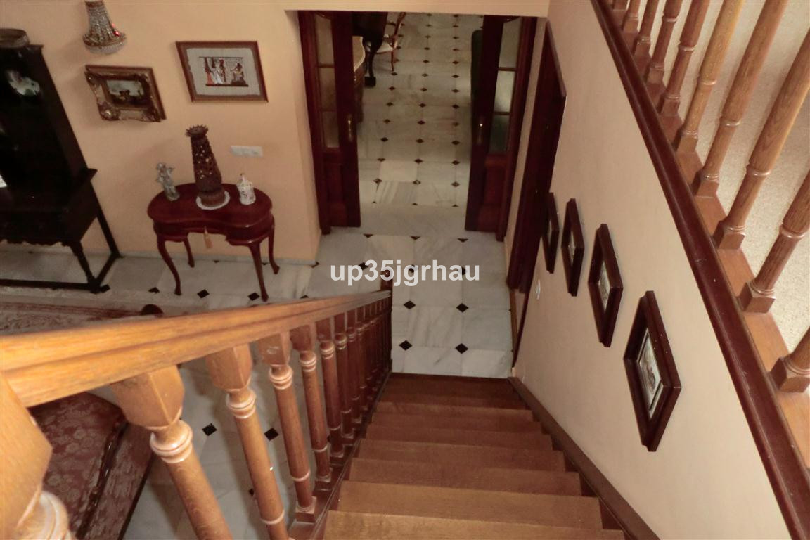 5 Bedroom Villa for Sale in Estepona — view 13