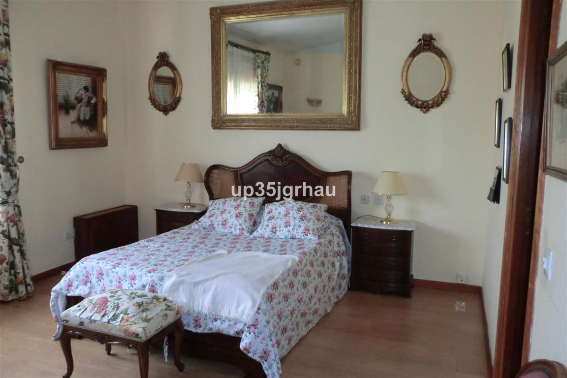 5 Bedroom Villa for Sale in Estepona — view 15