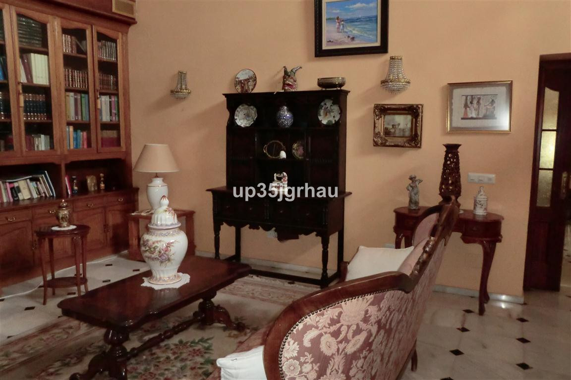 5 Bedroom Villa for Sale in Estepona — view 17
