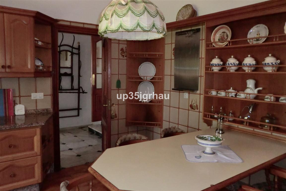 5 Bedroom Villa for Sale in Estepona — view 19