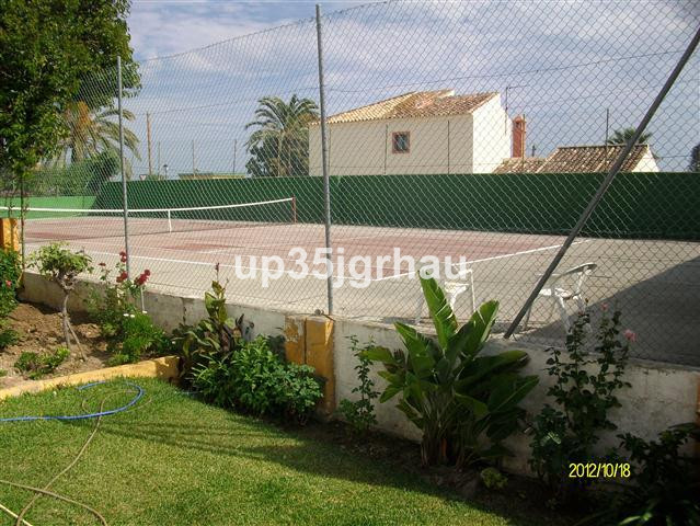 5 Bedroom Villa for Sale in Estepona — 4