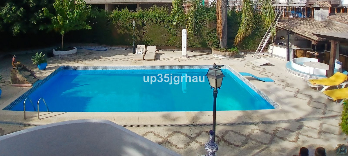 5 Bedroom Villa for Sale in Estepona — 5