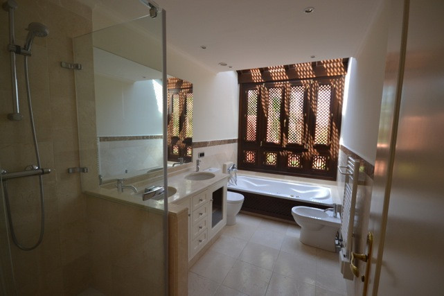3 Bedroom Villa for Sale in The Golden Mile — view 12