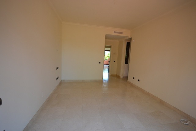 3 Bedroom Villa for Sale in The Golden Mile — view 17