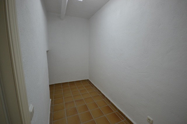 3 Bedroom Villa for Sale in The Golden Mile — view 18
