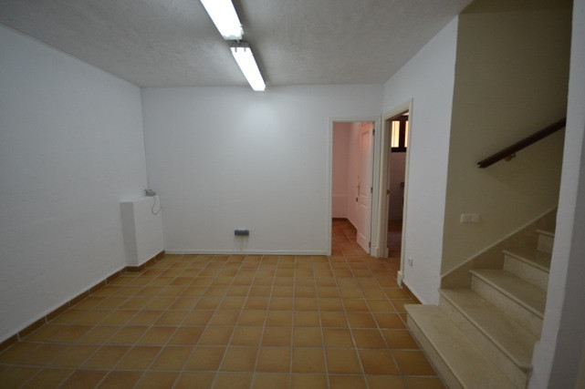 3 Bedroom Villa for Sale in The Golden Mile — view 19