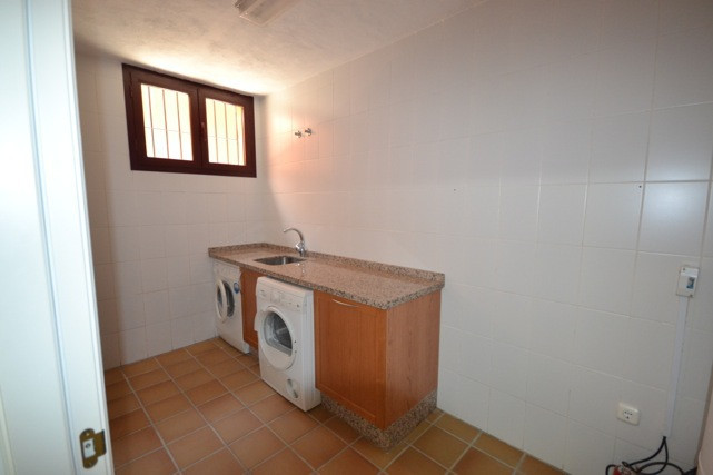 3 Bedroom Villa for Sale in The Golden Mile — view 20