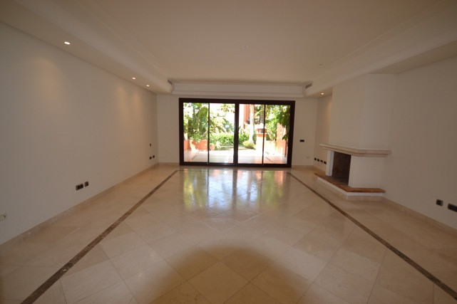 3 Bedroom Villa for Sale in The Golden Mile — 9