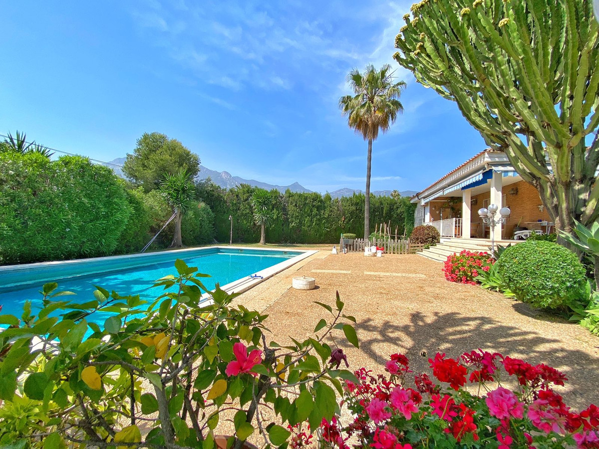 4 Bedroom Villa for Sale in Marbella — 2