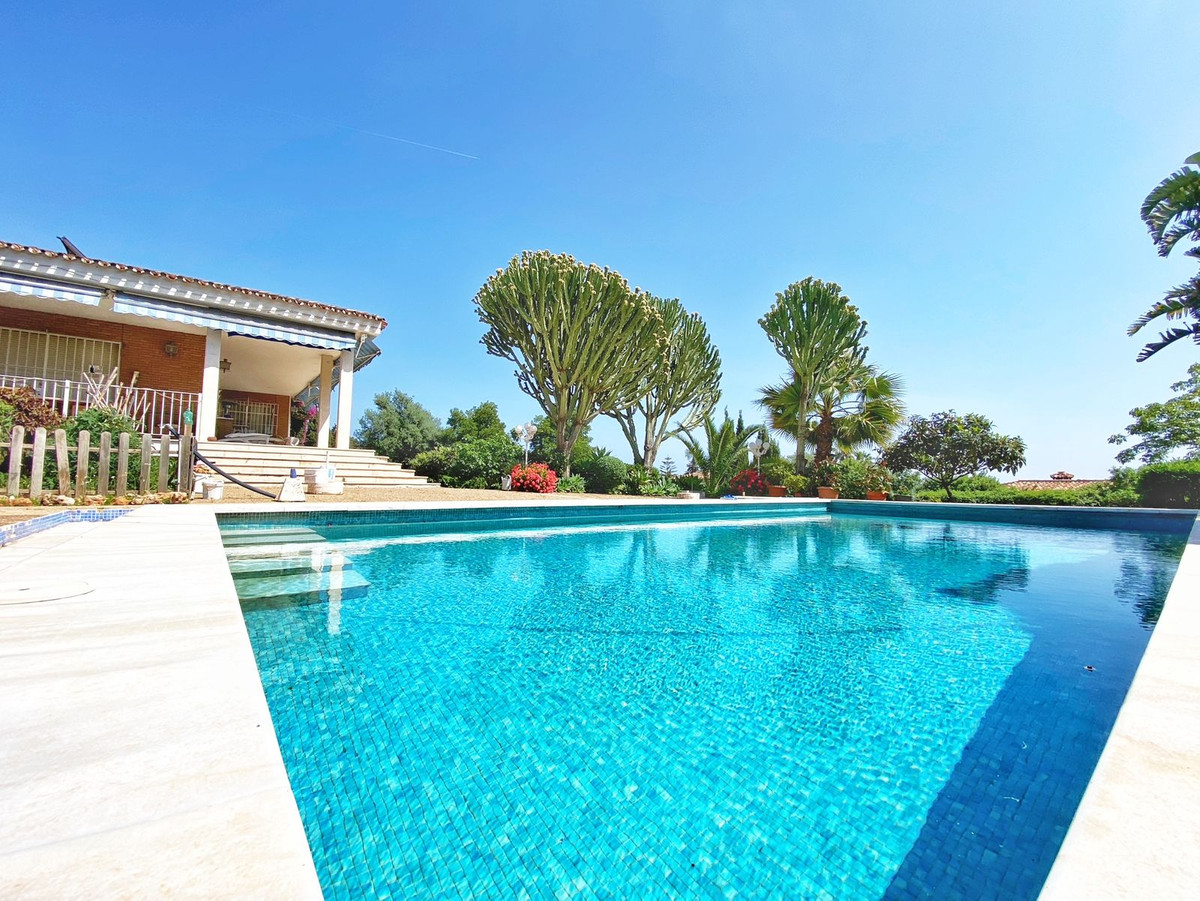 4 Bedroom Villa for Sale in Marbella — 4