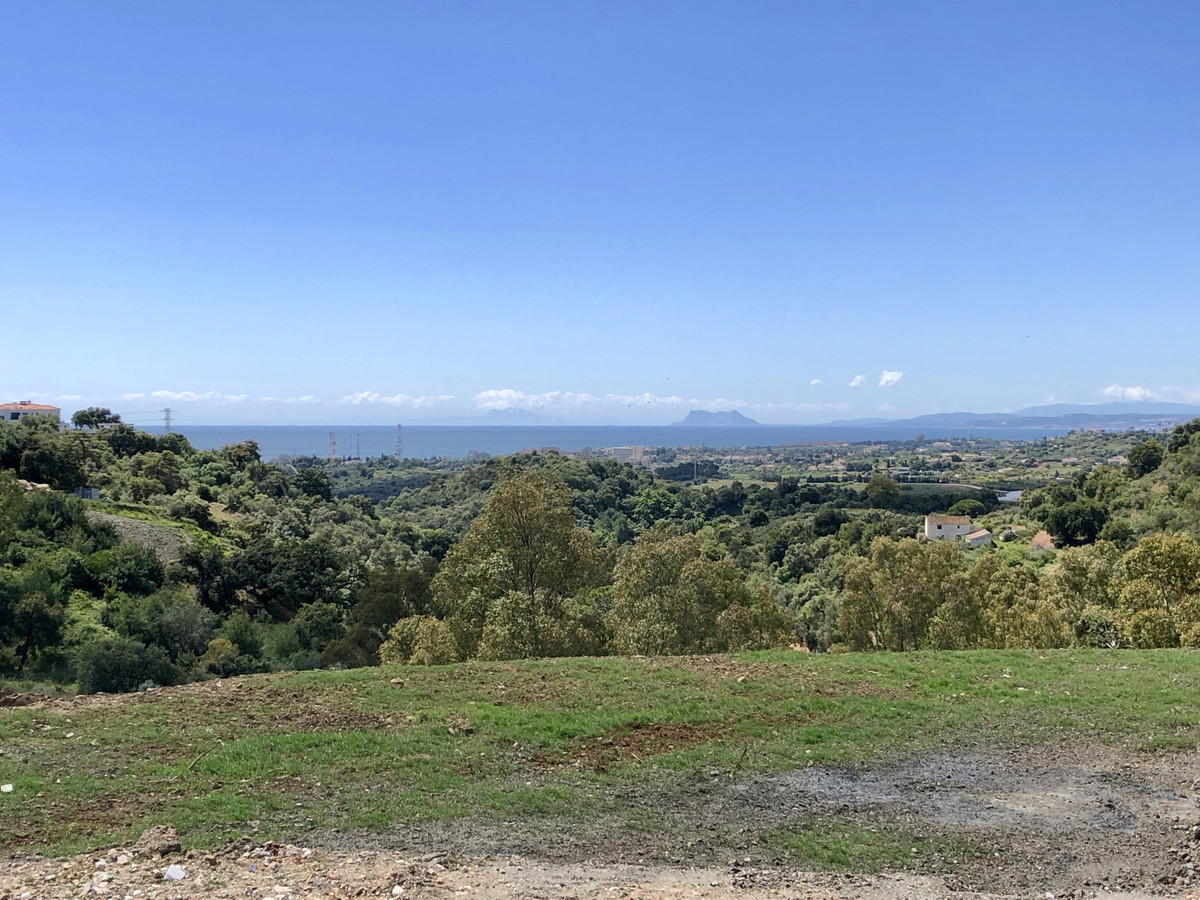 Plot for Sale in New Golden Mile