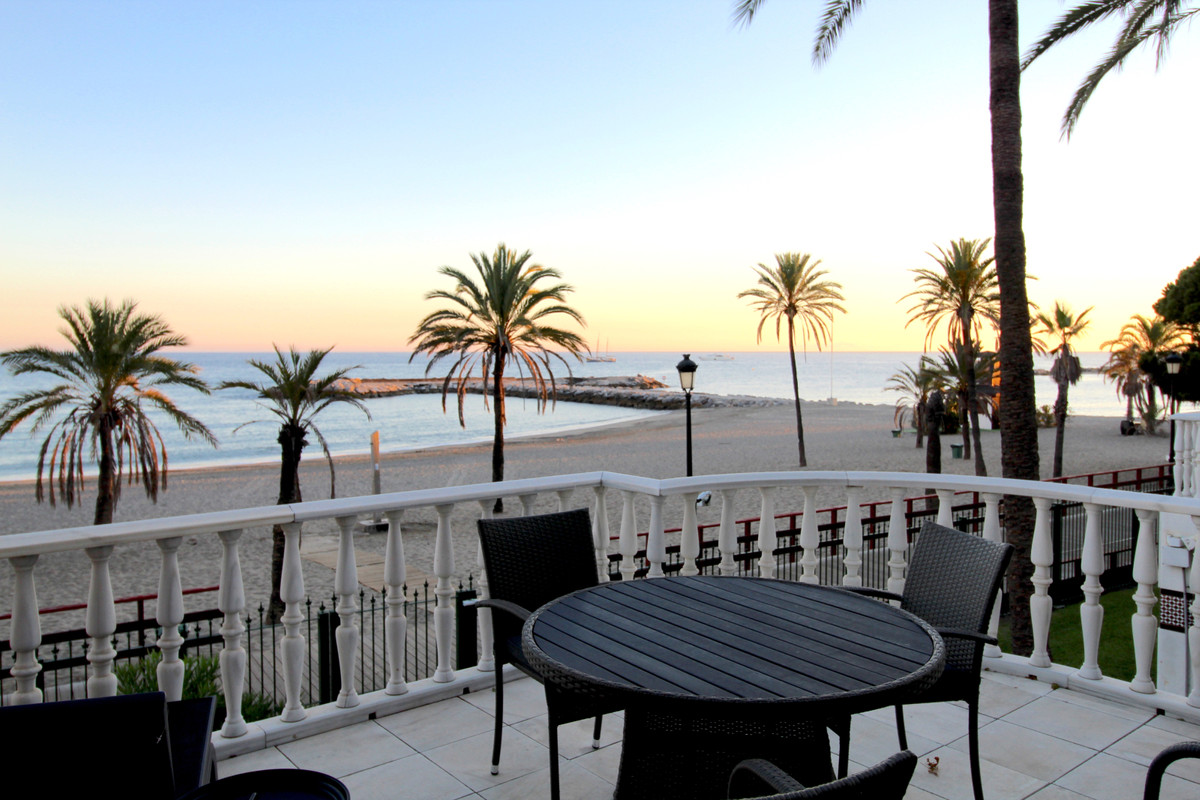 4 Bedroom Apartment for Sale in Puerto Banús