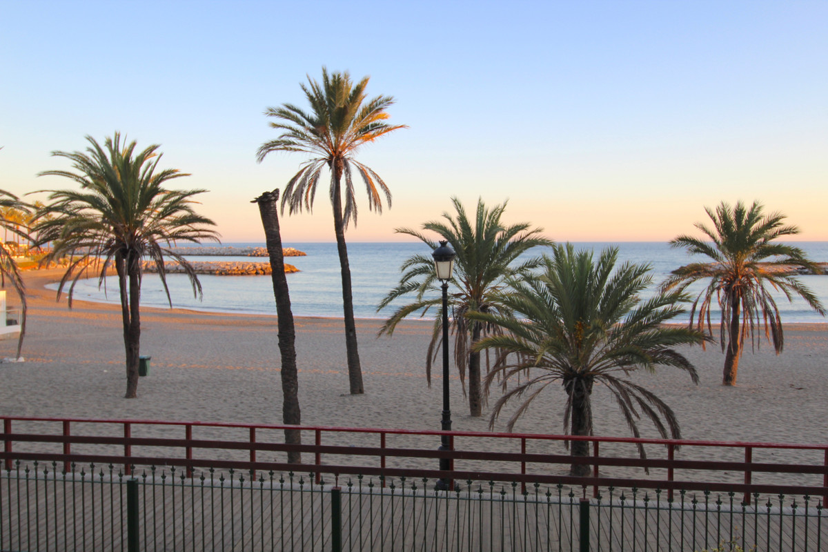 4 Bedroom Apartment for Sale in Puerto Banús — view 11