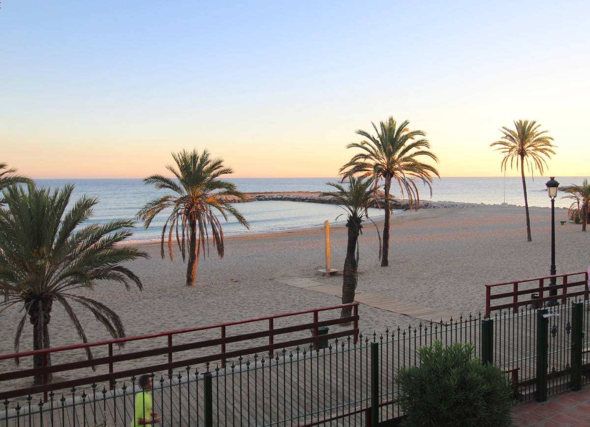 4 Bedroom Apartment for Sale in Puerto Banús — view 19