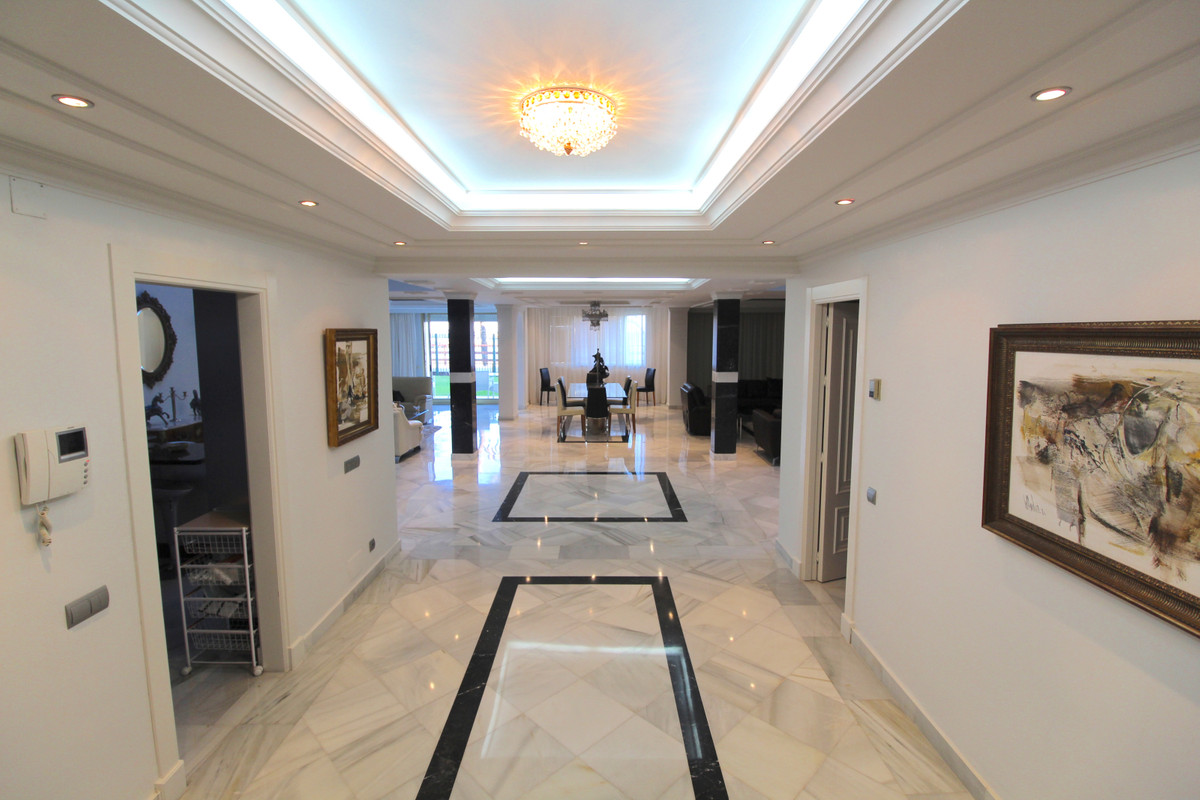 4 Bedroom Apartment for Sale in Puerto Banús — 5