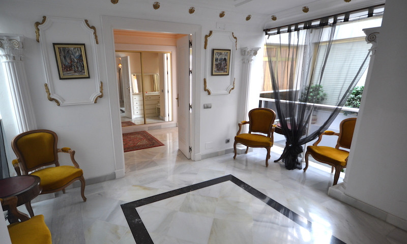 4 Bedroom Apartment for Sale in Puerto Banús — 9