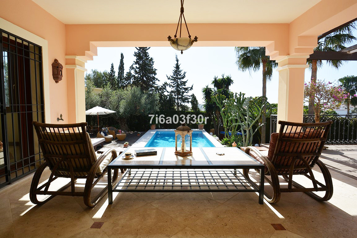 5 Bedroom Villa for Sale in Nueva Andalucía — 2