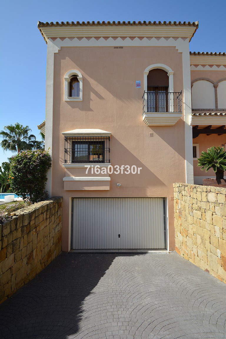 5 Bedroom Villa for Sale in Nueva Andalucía — view 12