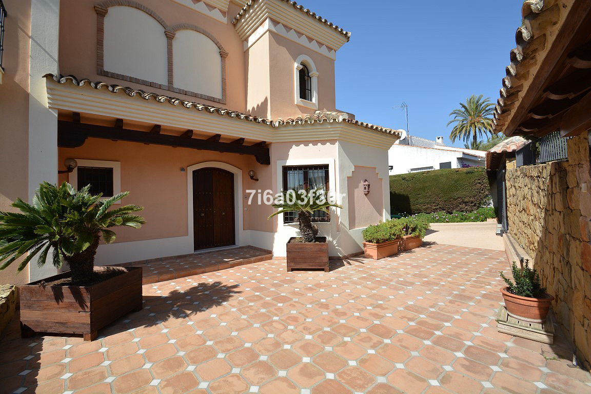 5 Bedroom Villa for Sale in Nueva Andalucía — view 13