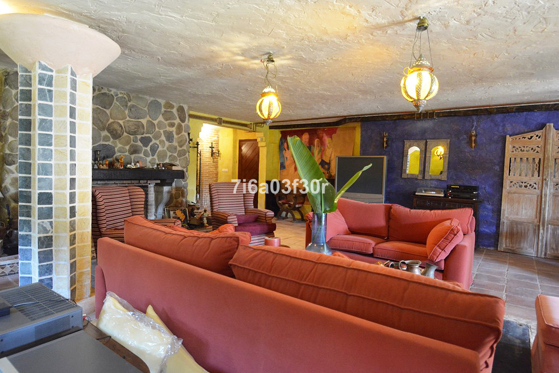 5 Bedroom Villa for Sale in Nueva Andalucía — view 14