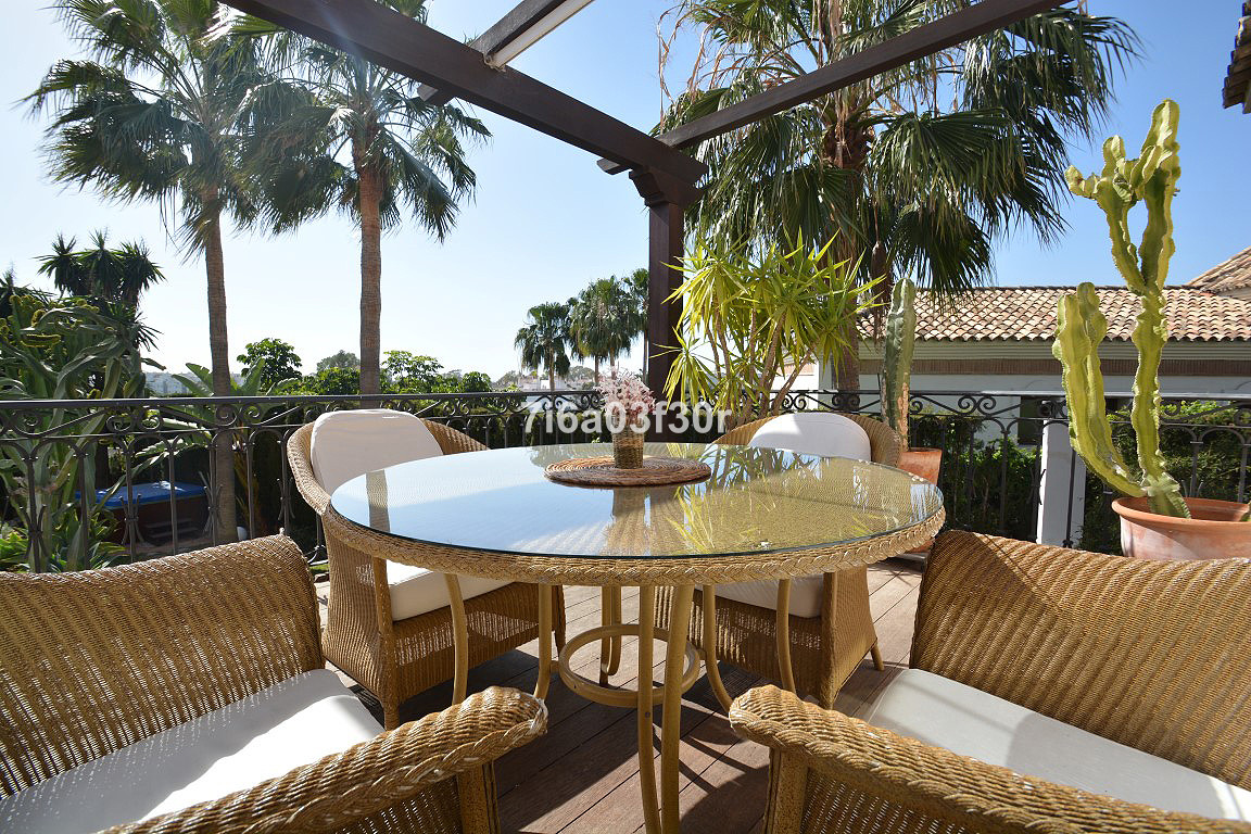 5 Bedroom Villa for Sale in Nueva Andalucía — view 17