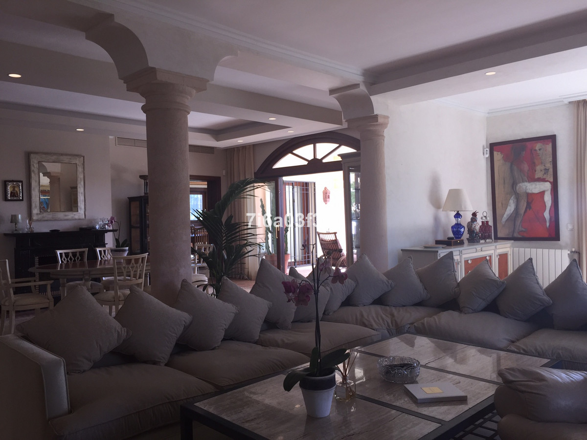 5 Bedroom Villa for Sale in Nueva Andalucía — view 19