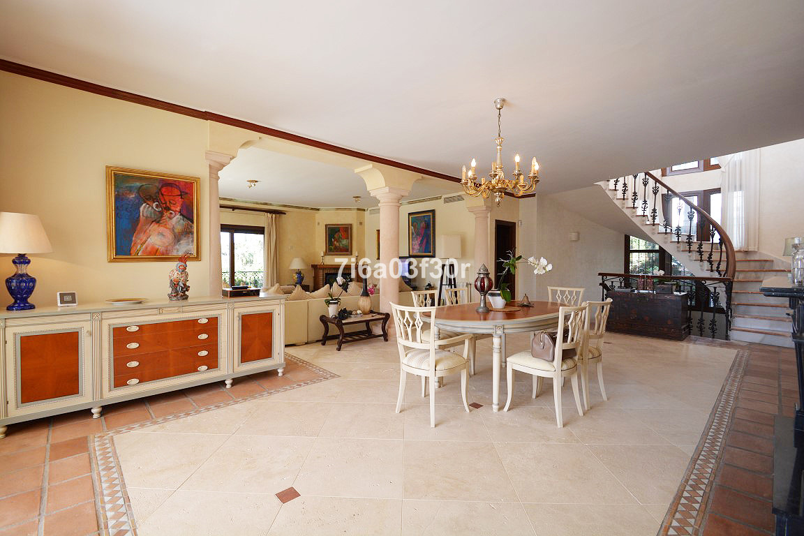 5 Bedroom Villa for Sale in Nueva Andalucía — 4