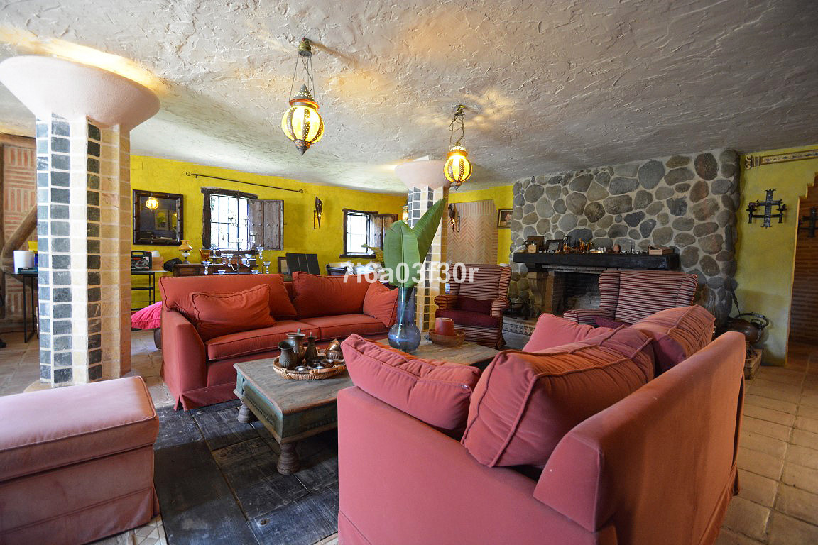 5 Bedroom Villa for Sale in Nueva Andalucía — 7