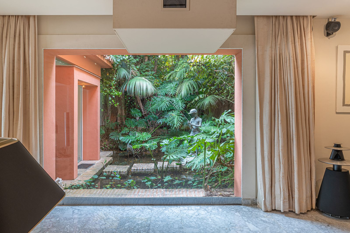 5 Bedroom Villa for Sale in Nagüeles — view 11