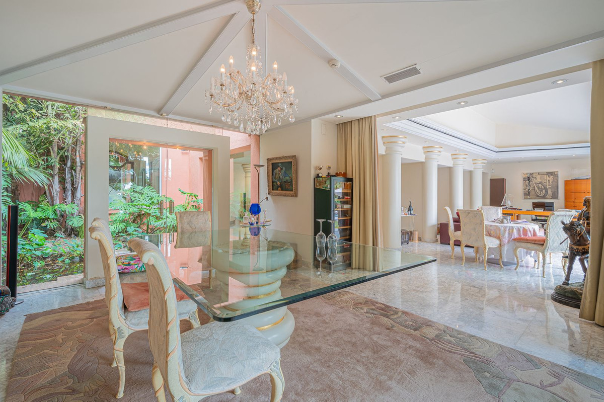 5 Bedroom Villa for Sale in Nagüeles — view 13