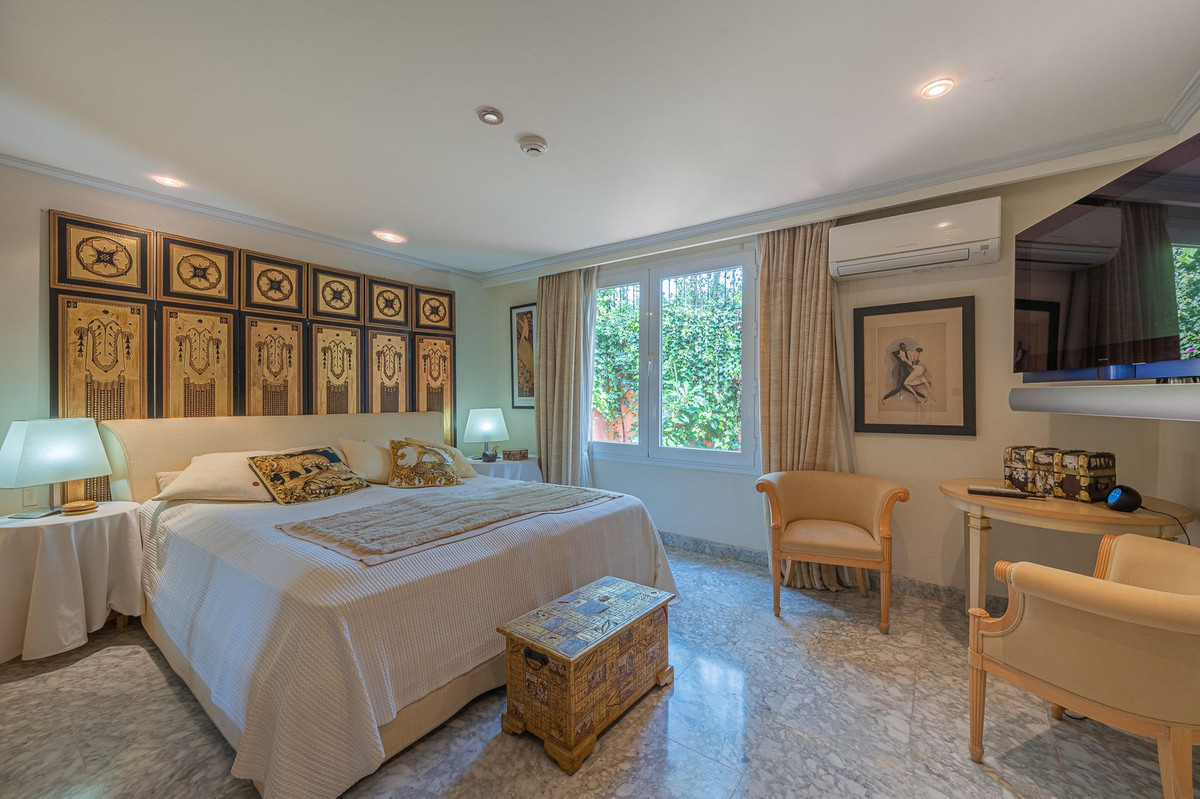 5 Bedroom Villa for Sale in Nagüeles — view 20